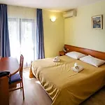 Centinera 3*